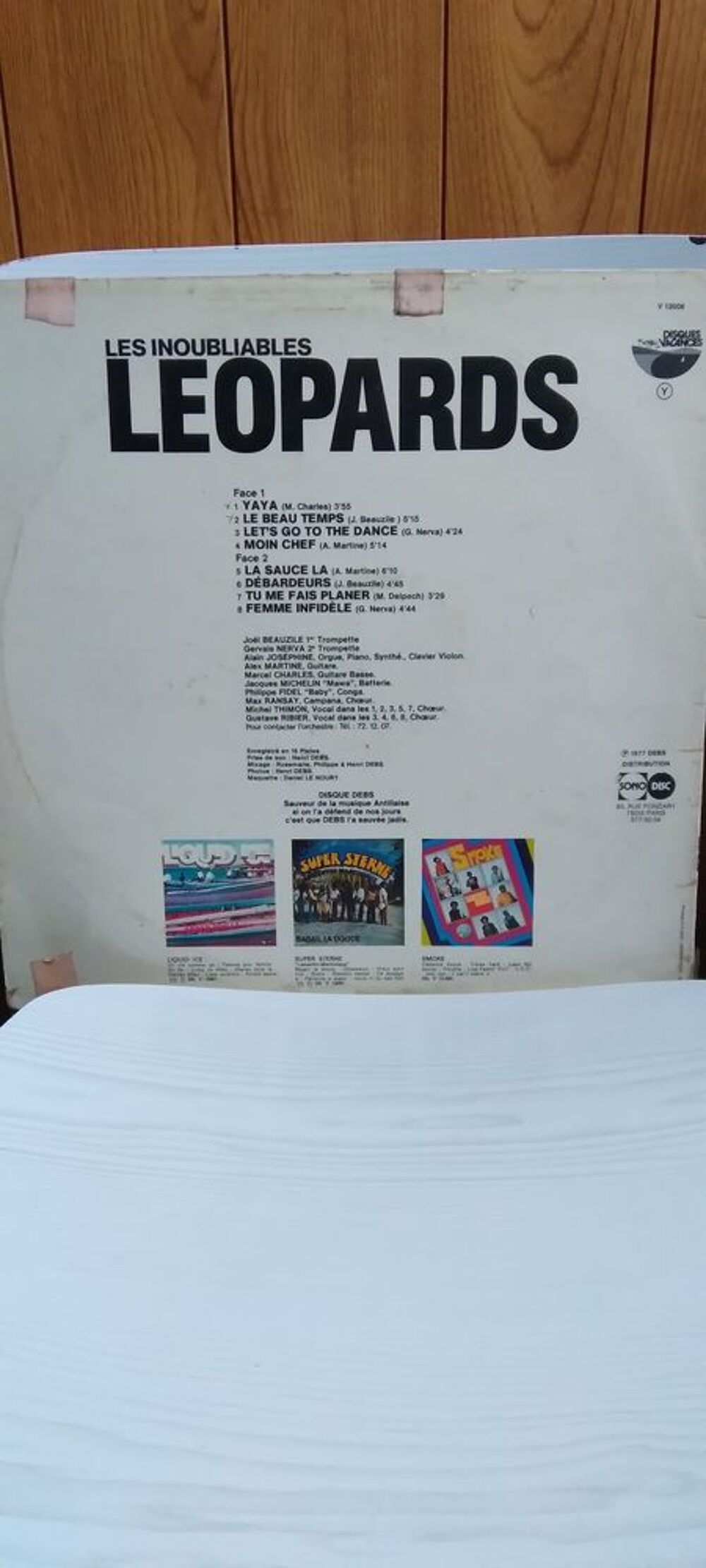 un vinyle de musique tropicale CD et vinyles