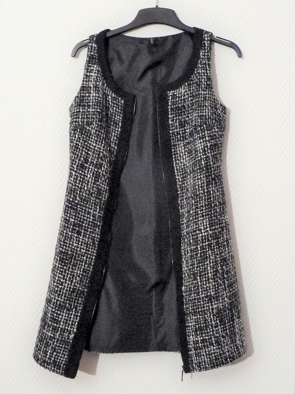 Robe Noir et Blanc sans manches- Taille 36- Naf Naf Vêtements