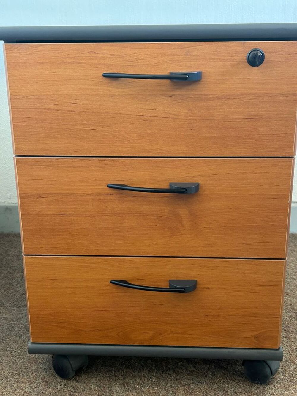 BUREAU + CAISSON + ARMOIRE BASSE Meubles