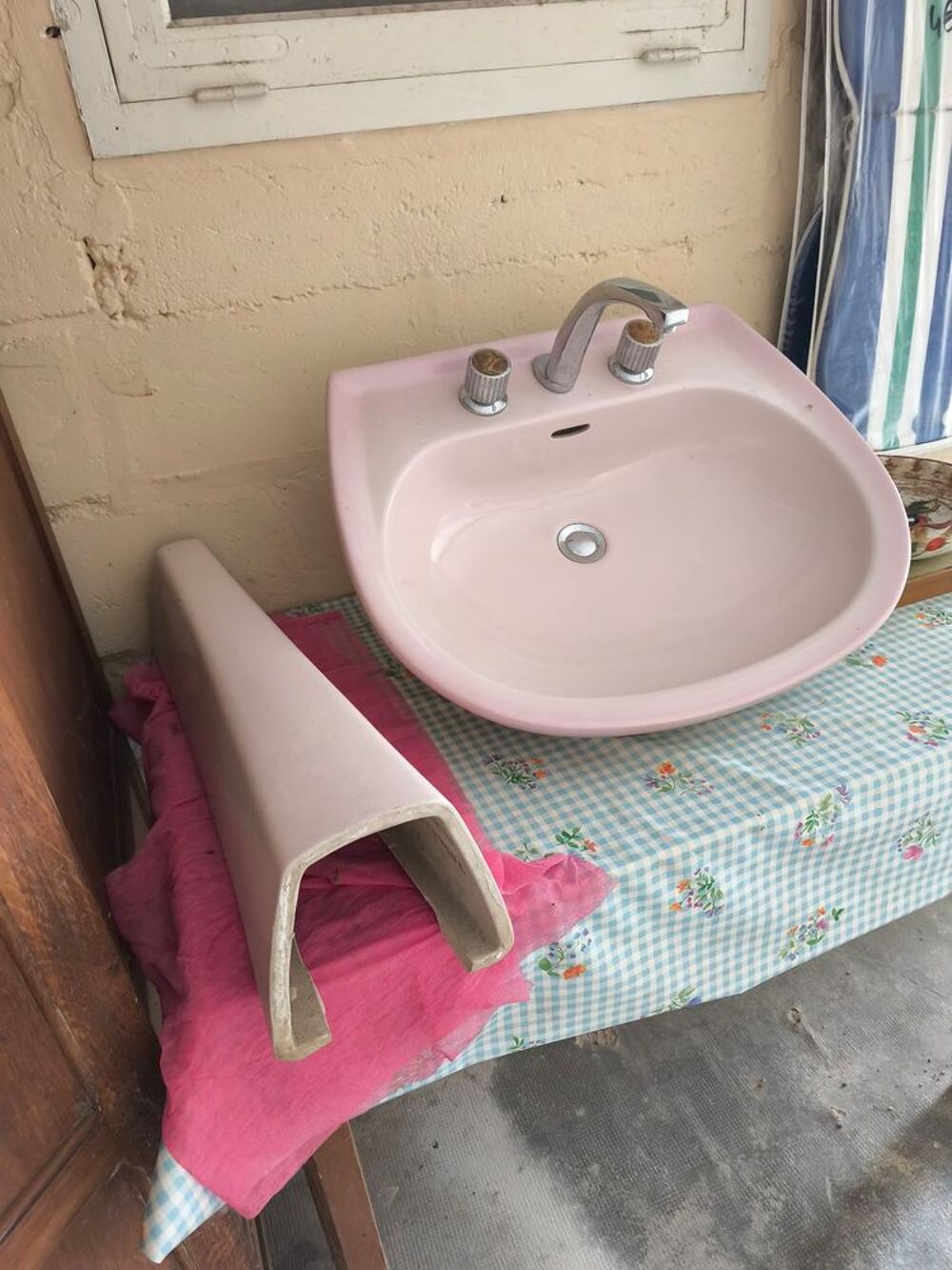 lavabo sur colonne avec robinets jacob delafon Meubles