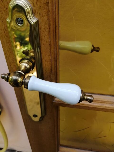 Porte d'intérieur à petits carreaux teintés avec poignées
150 Villeneuve-sur-Lot (47)