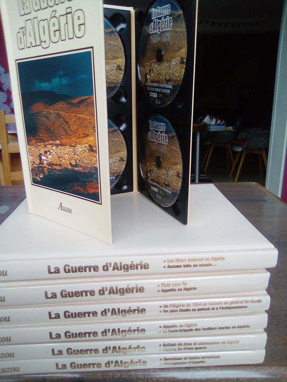 SIX TOMES et CINQ DVD sur LA GUERRE D'ALGERIE DE 1954 -1962 Livres et BD
