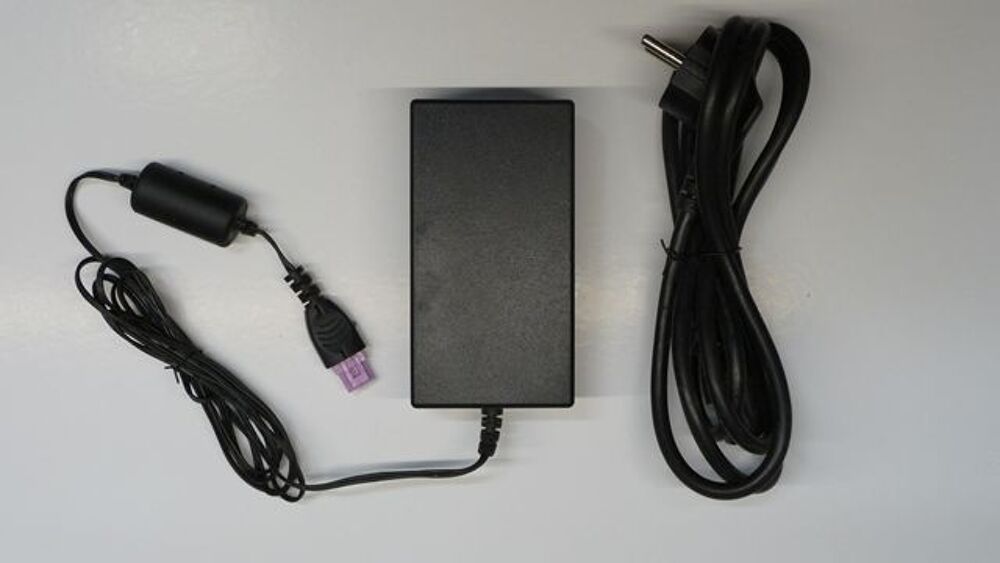 Adaptateur secteur HP 0957-2105- 220v /32 v - 1560 mA Matériel informatique