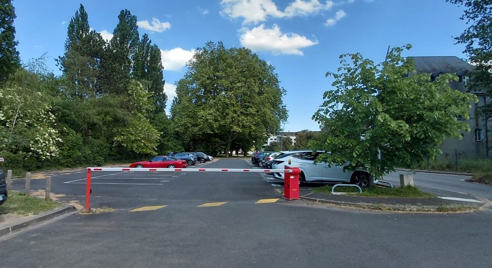 Location Parking/Garage Parkings à ciel ouvert à Poitiers. Poitiers