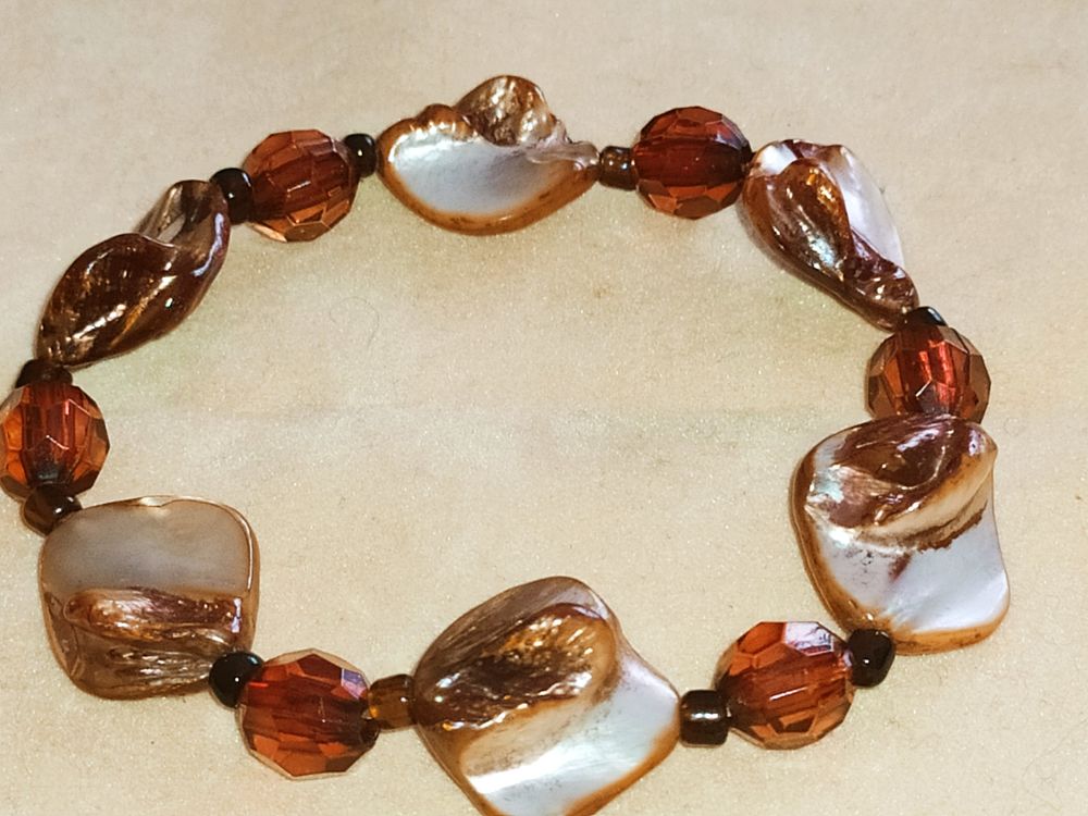 Lot de bracelets en perles de nacre marron / Neufs Bijoux et montres