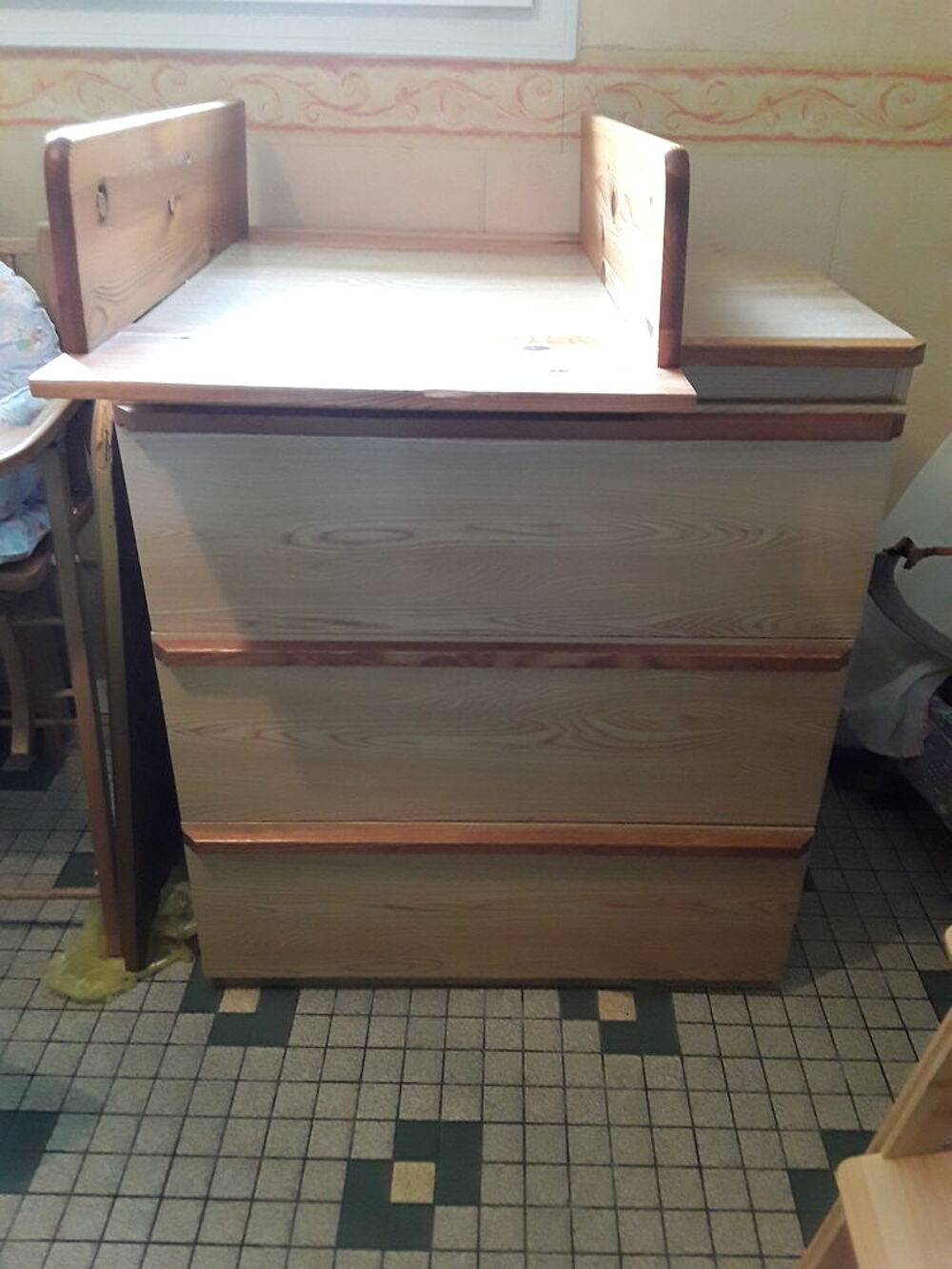 Commode &agrave; langer avec la planche qui peut s'enlever Puériculture