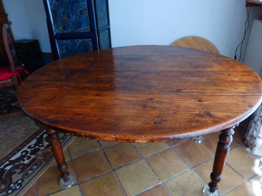 Table ronde en pin avec tiroir et support pieds en verre Meubles