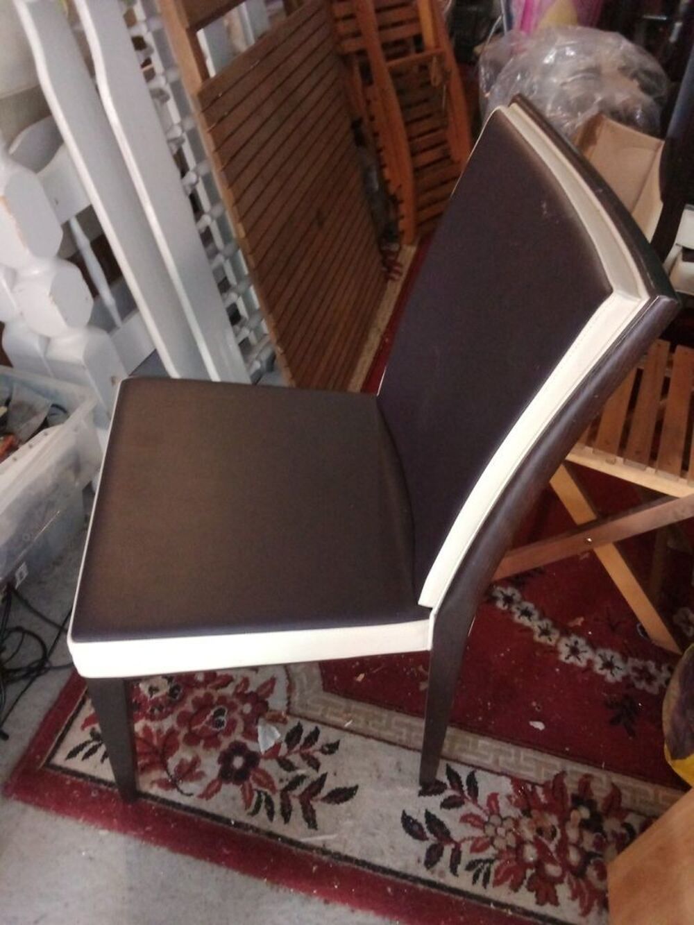 QUATRE BELLES CHAISES BICOLORES POUR SALLE A MANGER Meubles