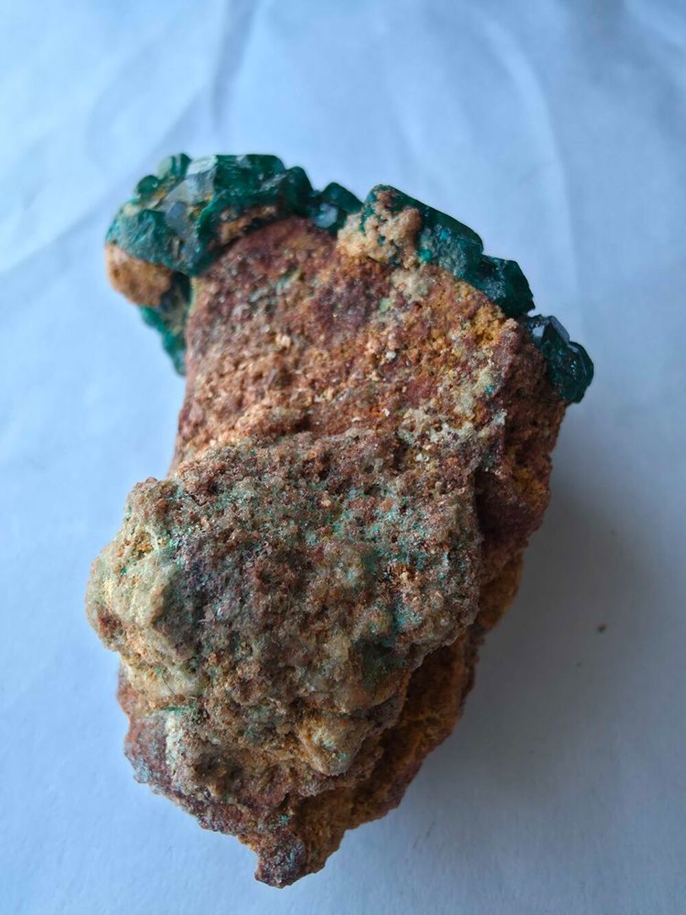 Min&eacute;ral Rare de Collection : Dioptase sur Matrice-Congo(RDC)-56g 