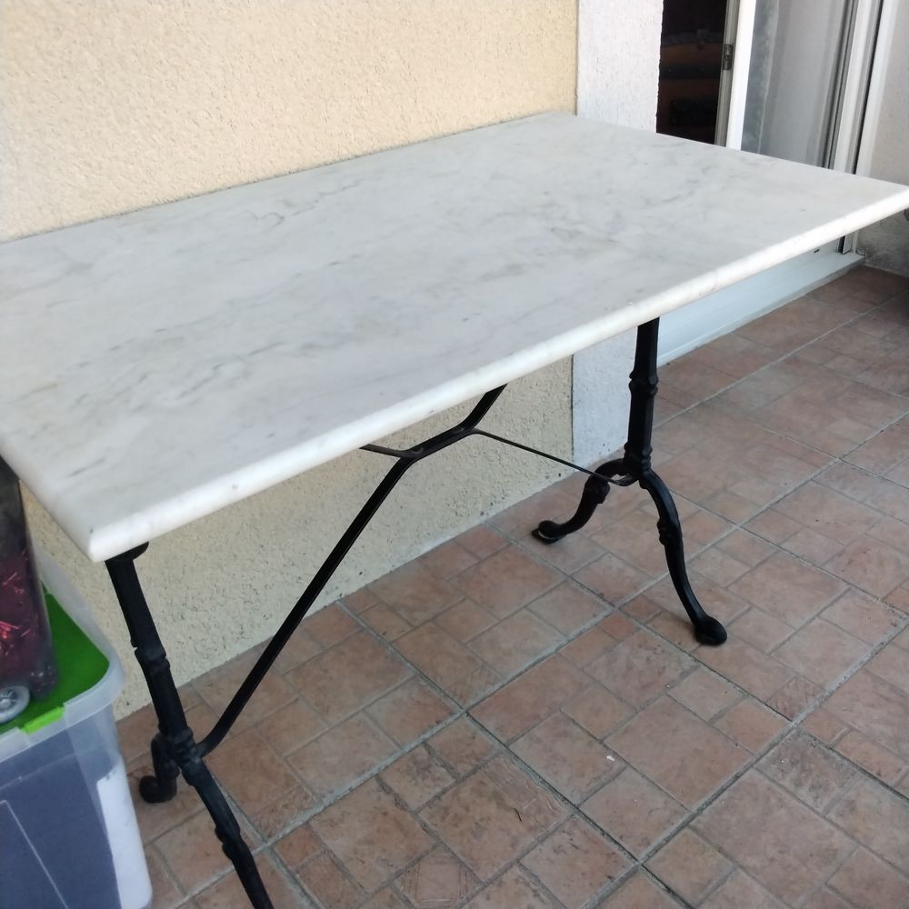 Table fer forge et plateau marbre Meubles