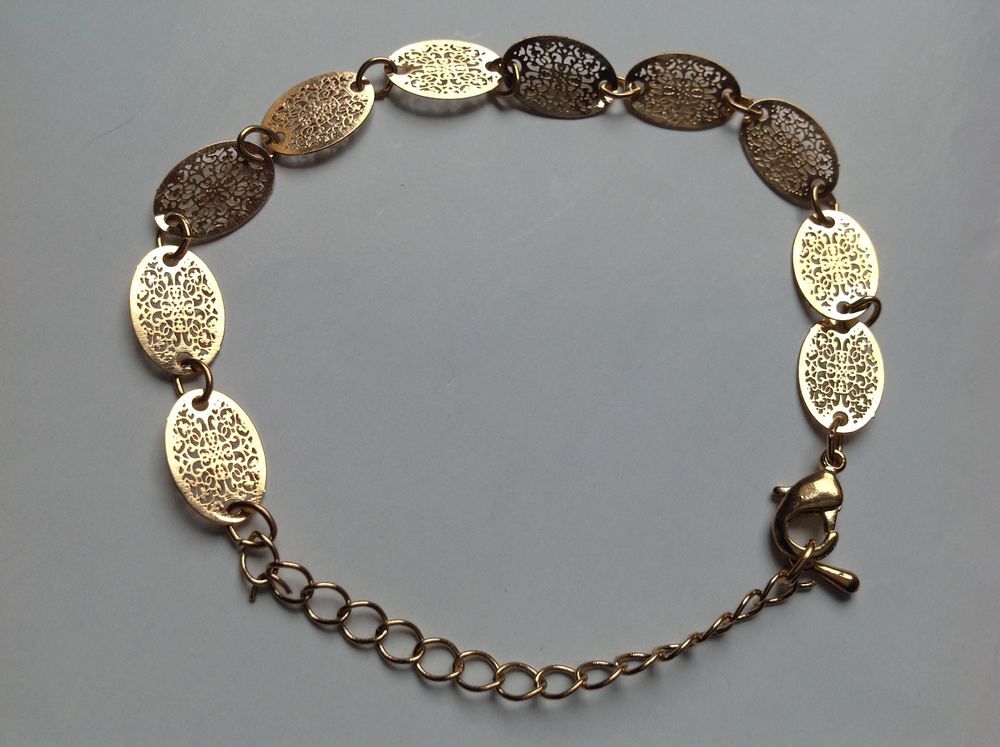 BRACELET OVALE DOR&Eacute;E D'ARABESQUES 23 cm Envoi Possible
Bijoux et montres