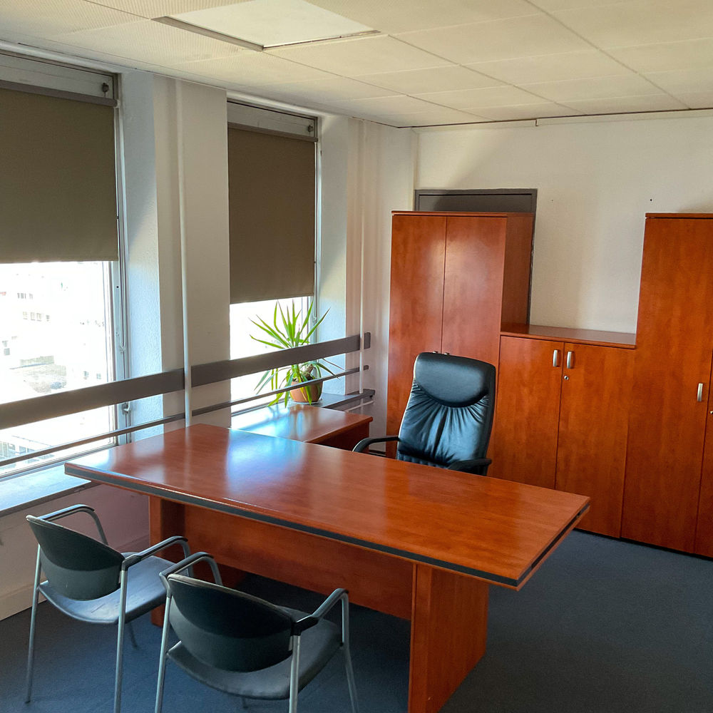 Location Autre METZ CENTRE .  SUR 440 M² - Plateau de 18 bureaux. Metz
