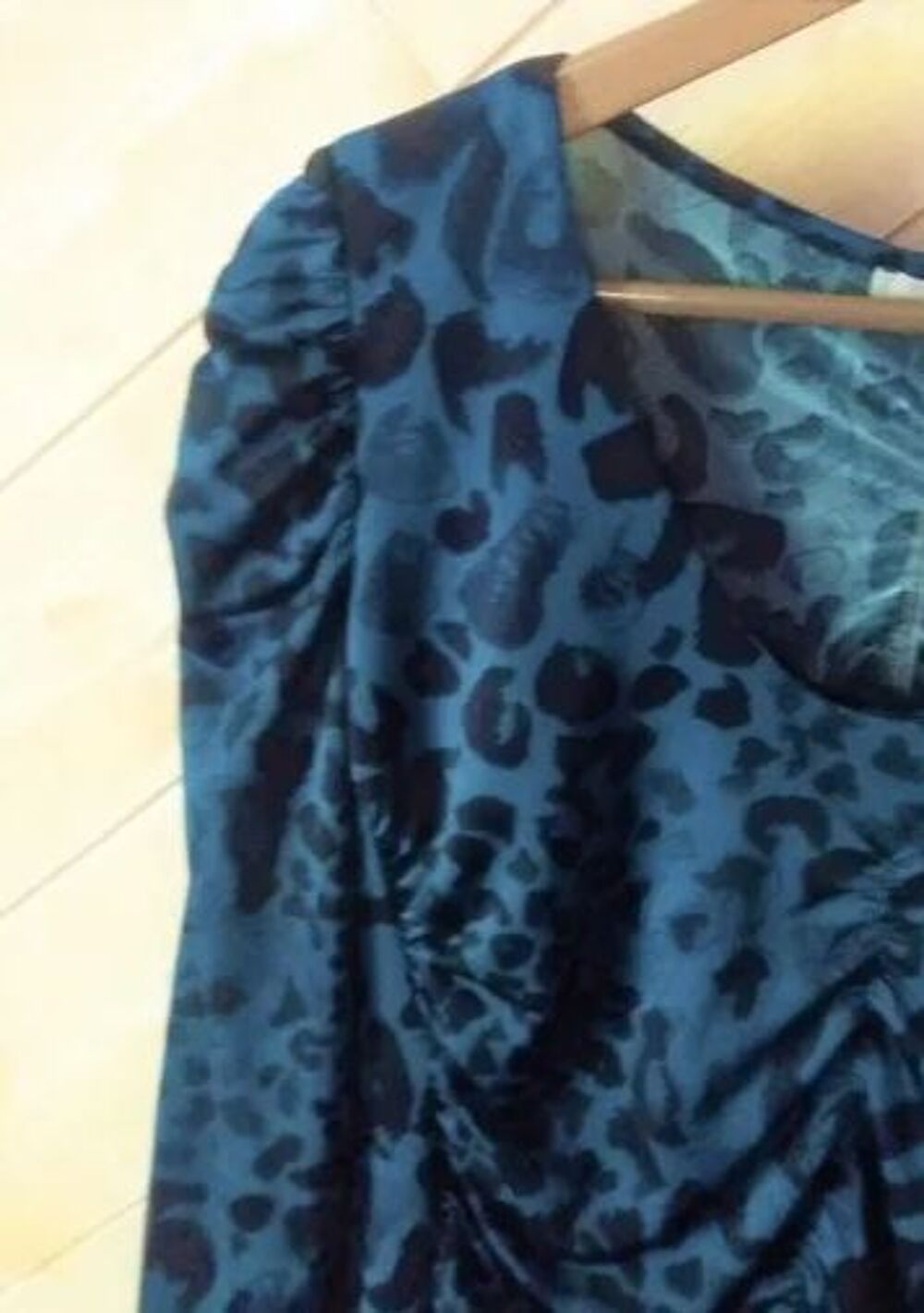 Haut bleu styl&eacute; imprim&eacute; fauve 3 Suisses T 42 - ou 40 - 42 Vêtements