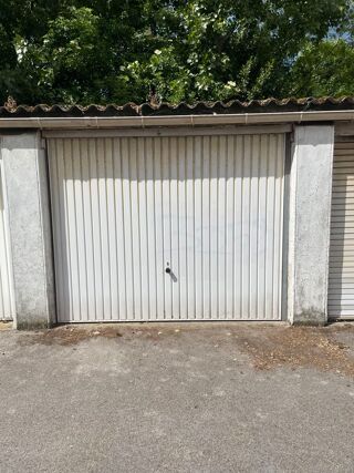  Parking / Garage à louer 13 m²