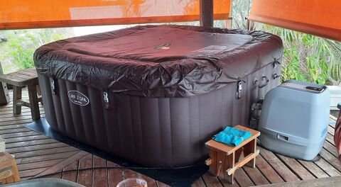 Jacuzzi Bestway LAY-Z-SPA MALDIVES Gonflable 5/7 Places 750 Saint-Fran�ois (97)