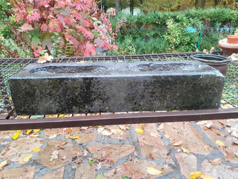 , . abreuvoir en pierre bleue pour chat ou chien 15 Panazol (87)