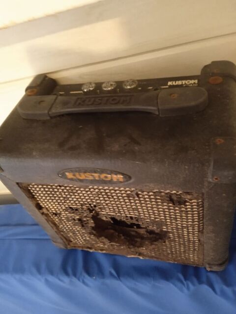 plusieurs quitares 1100 Sainte-Anne (97)