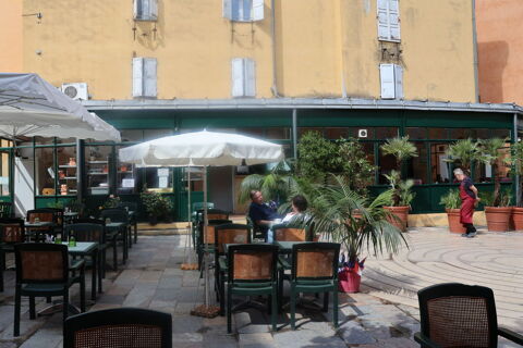 Vend, brasserie, mur et fond avec licence quatre à Grasse 650000 06130 Grasse