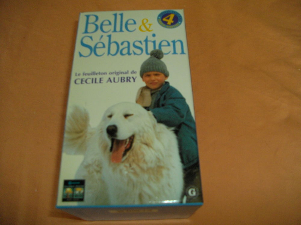 Coffret de quatre cassettes vid&eacute;o de : "BELLE ET SEBASTIEN" DVD et blu-ray