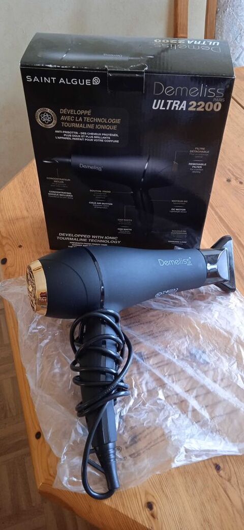 Sèche cheveux Demelis ultra 2200 technologie tourmaline ionique 3 températures 220-240v Wasselonne (67)
