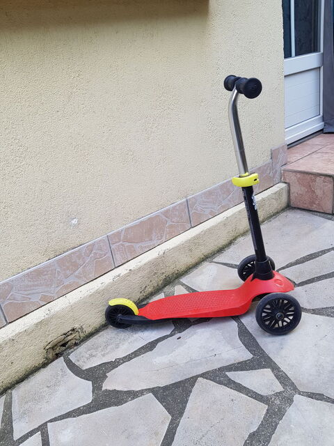 Trotinette pour jeune enfant Versailles (78)