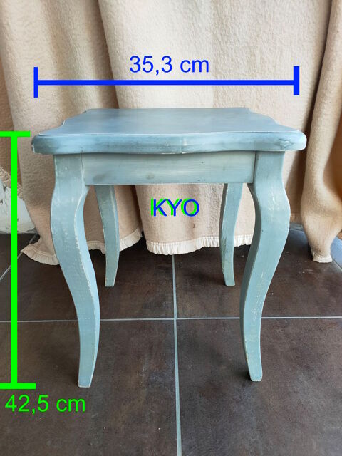 Tabouret carr�, table de chevet-nuit, gu�ridon, sellette 28 Foncine-le-Haut (39)