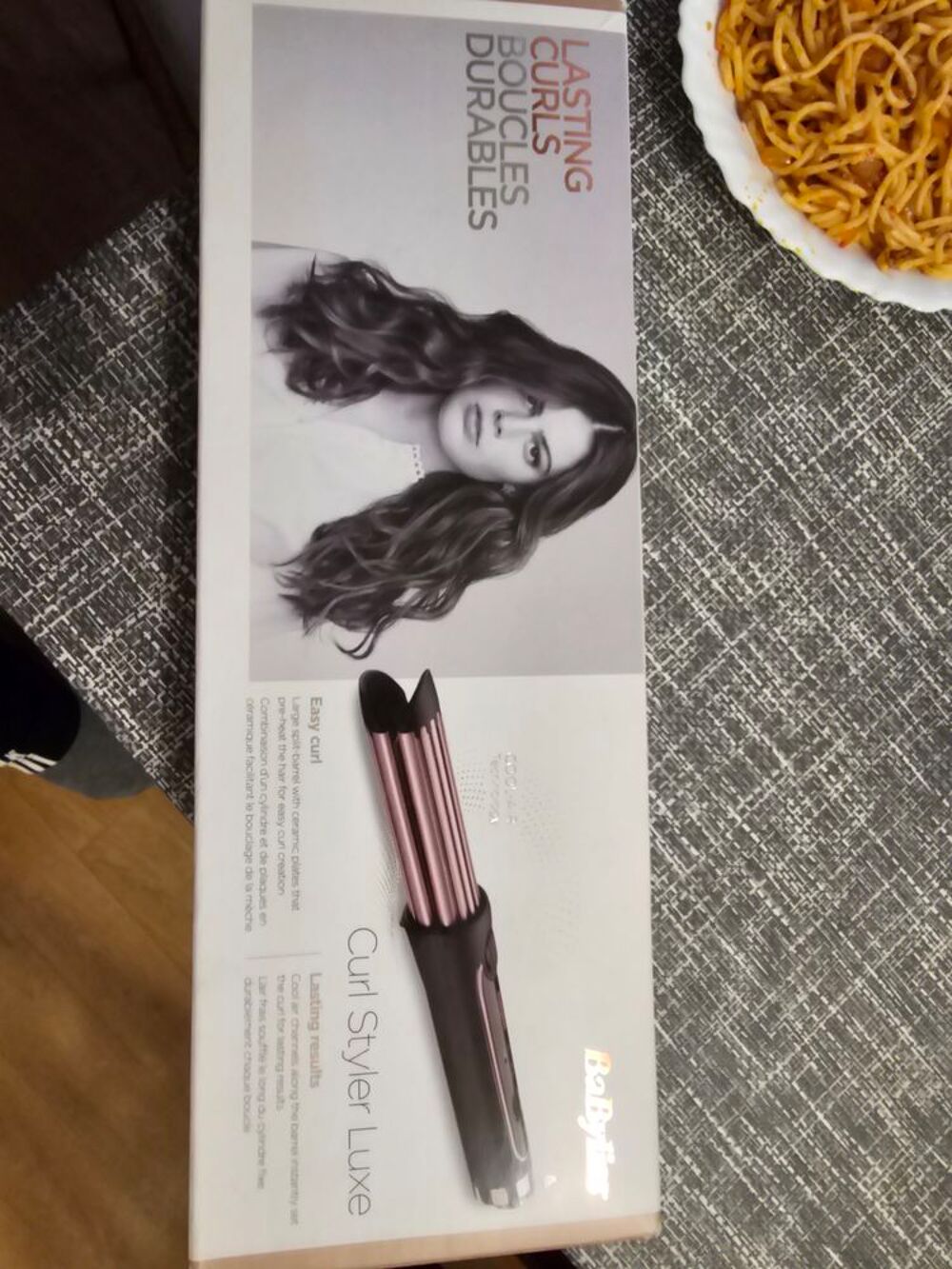 Bonjour une machine pour les cheveux lisseur Bijoux et montres