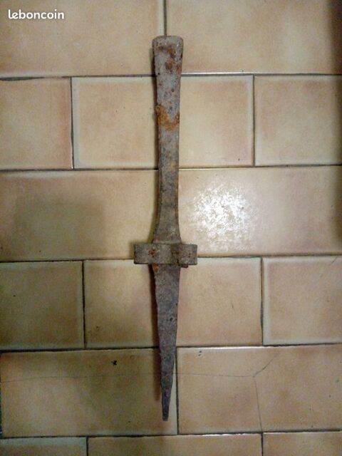 Enclume pour battre faux faucilles  15 Beauchamp (95)