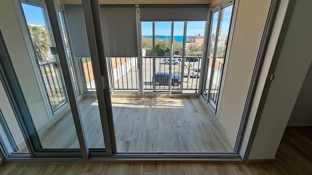 Vente Appartement LE CAP D'AGDE : Secteur Avant Port, à 100 mètre de la plagette, (vue mer), appartement T3 + cellier, traversant et entièrement rénové Le cap d agde