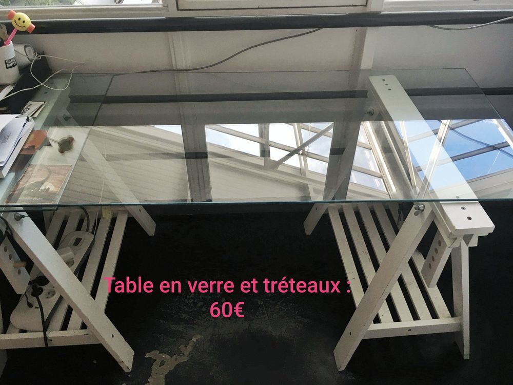 TABLE EN VERRE Meubles