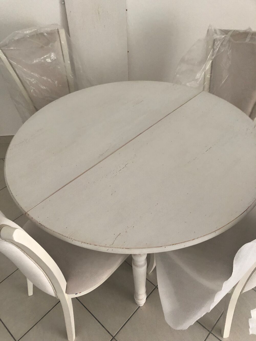 Table &agrave; rallonge et ses chaises Meubles