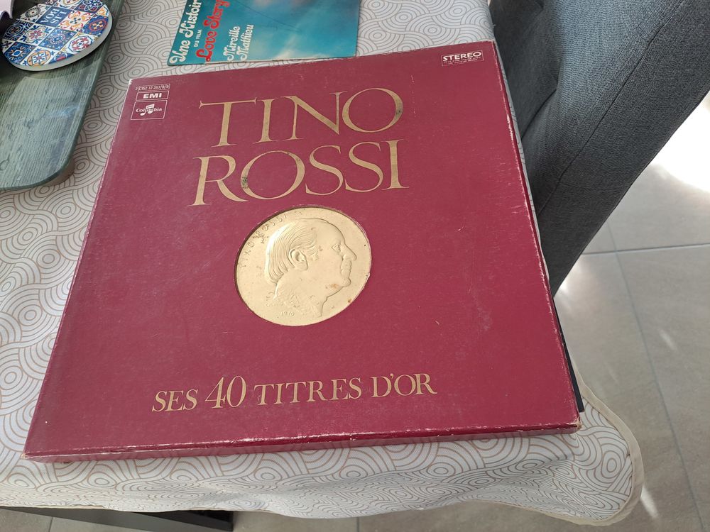 lots d'une centaine de disques des ann&eacute;es 60-70 CD et vinyles