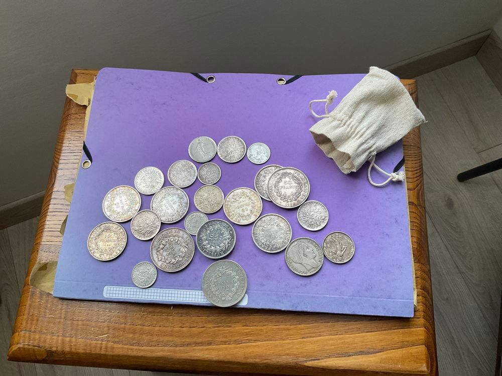 Divers pi&egrave;ces en argent, 50 Fr., 10,05 Fr. francs en francs Bijoux et montres