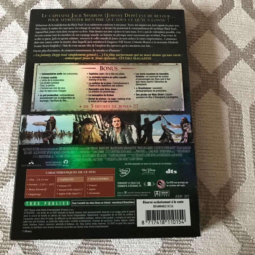 Pirates des Cara&iuml;bes 2 Le Secret du coffre maudit DVD et blu-ray