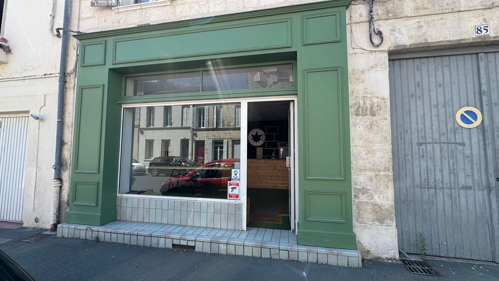 Vente Investisseur local commercial 36m2 + 14m2 caves Rochefort
