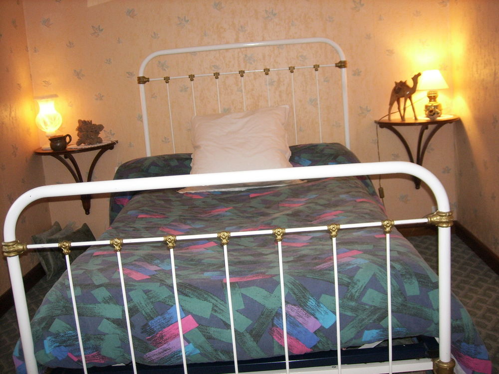 Lit m&eacute;tallique + sommier + matelas de qualit&eacute; Meubles