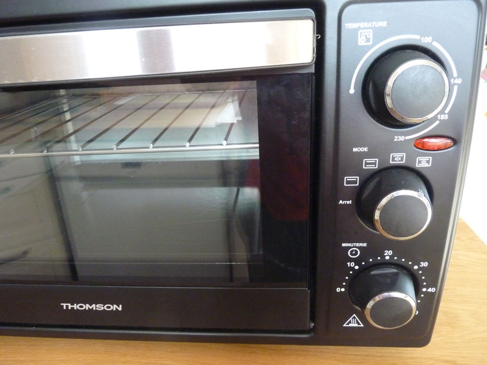 Four &eacute;lectrique 28 litres Thomson. Electrom�nager