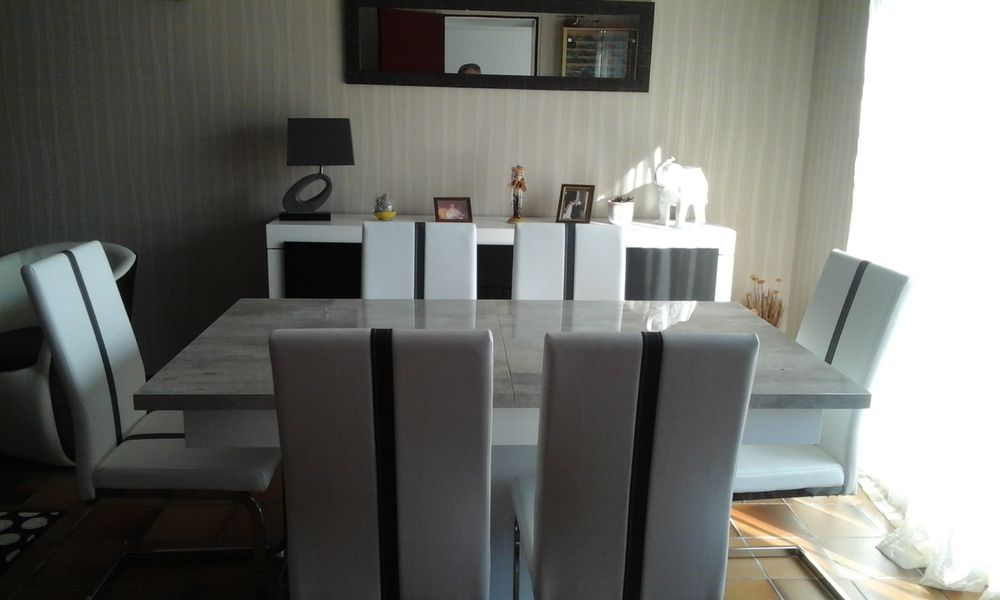 table avec 6 chaises
Meubles