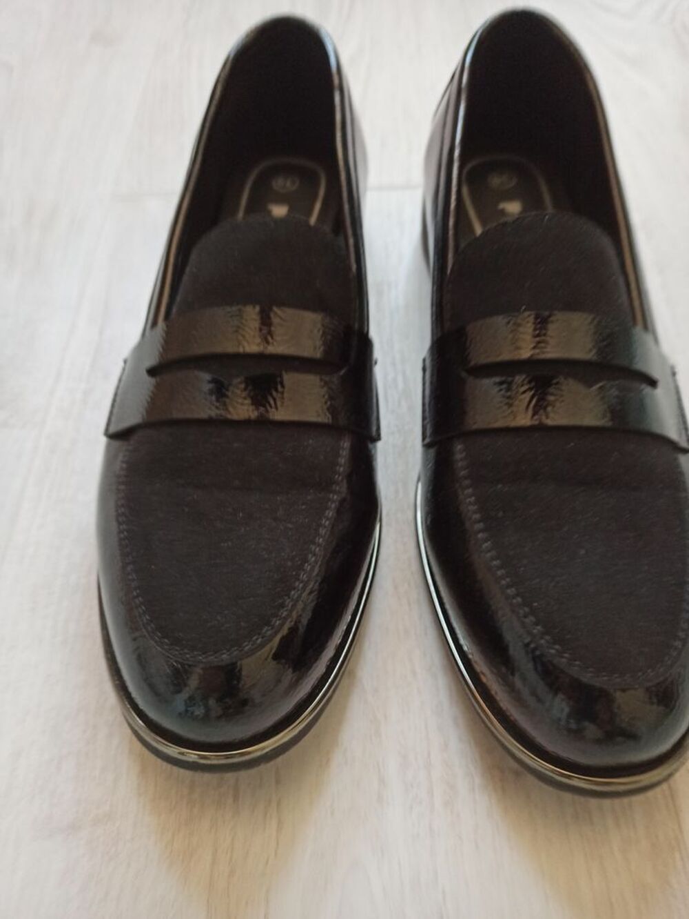 Chaussures noir taille 39 port&eacute; 1 seule fois tr&egrave;s bon &eacute;tat Chaussures