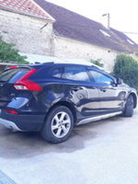 V40 Cross Country D4 190 Summum Geartronic A 2015 occasion 77370 La Croix-en-Brie