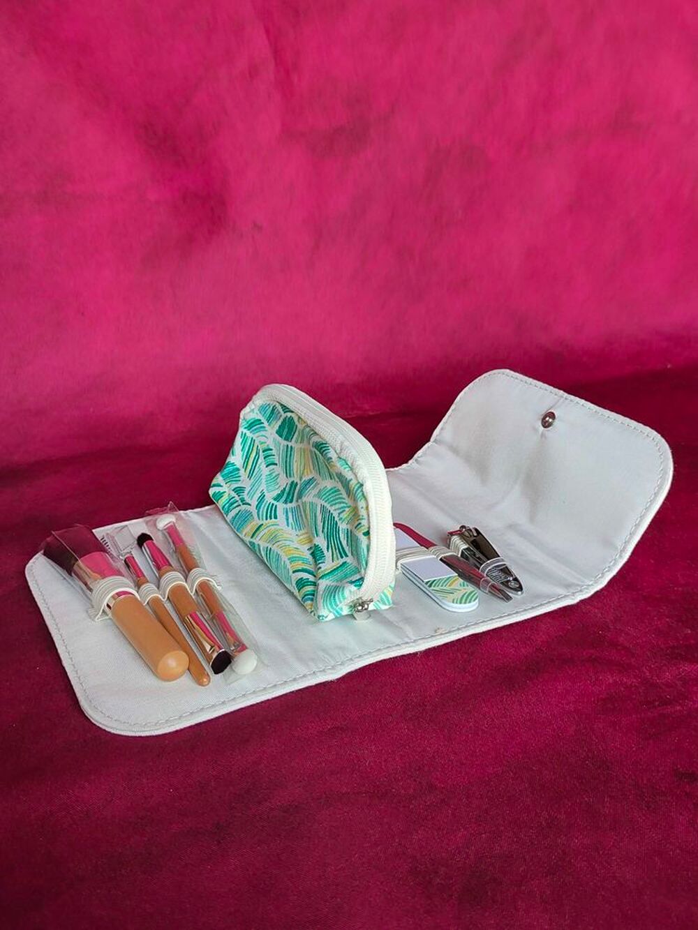 Trousse &agrave; toilette &eacute;crue en toile neuve Maroquinerie