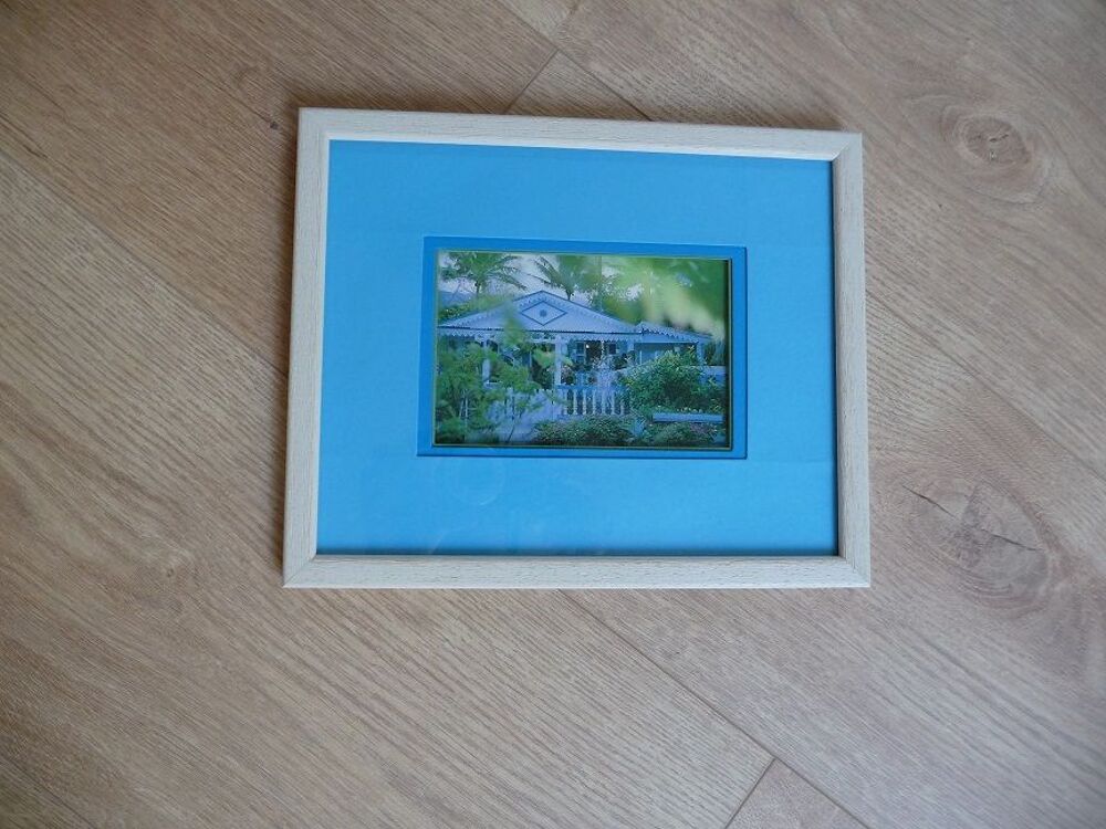 Cadre repr&eacute;sentant une maison bleue Ile de la R&eacute;union - Neuf Décoration