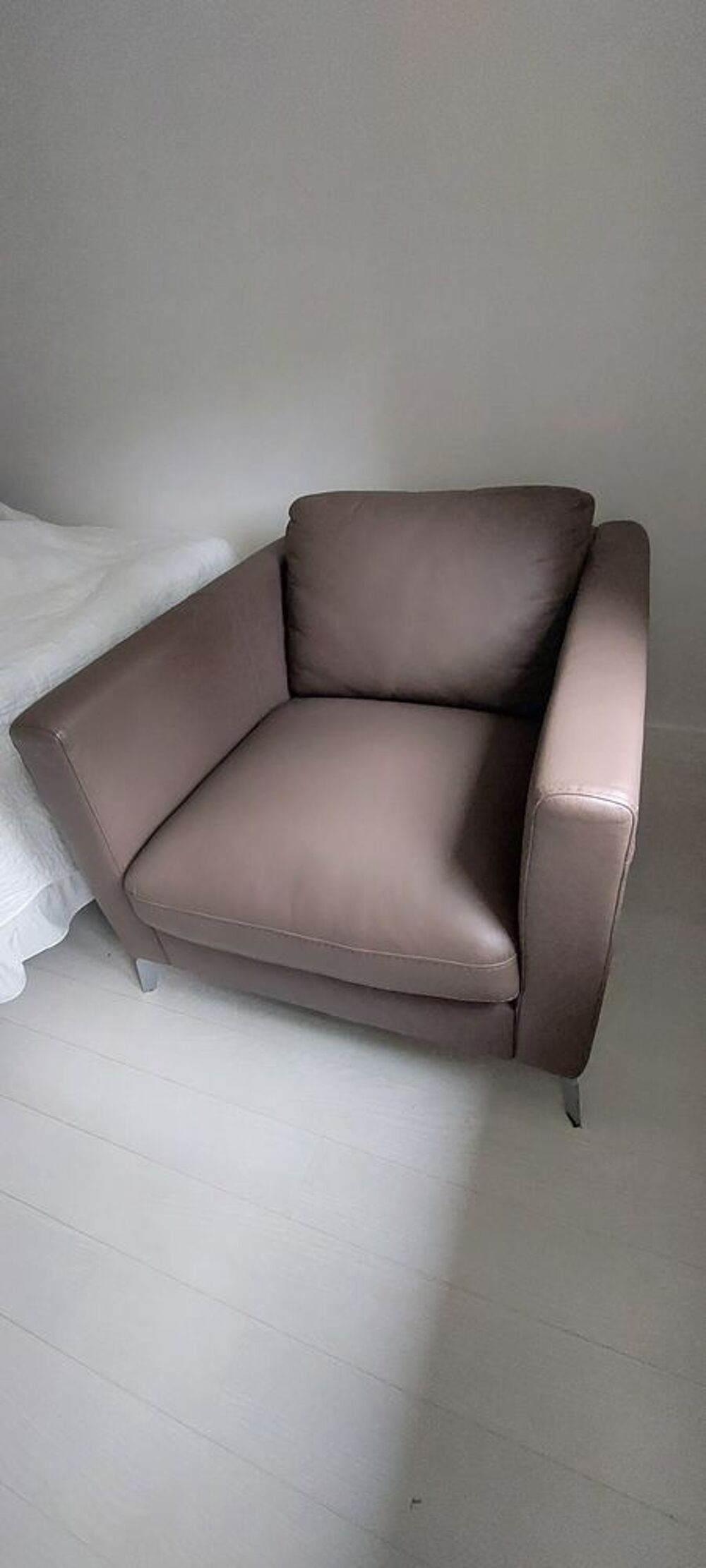 Fauteuil en cuir taupe Cuir center Meubles