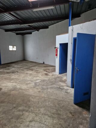  Remise / Grange � louer 2/3 pi�ces 130 m� Ch�teau-la-valli�re