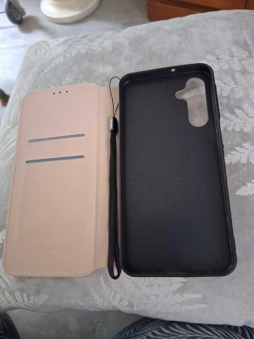 LOT DE TROIS ETUIS EN CUIR DONC UNE COQUE Accessoires
