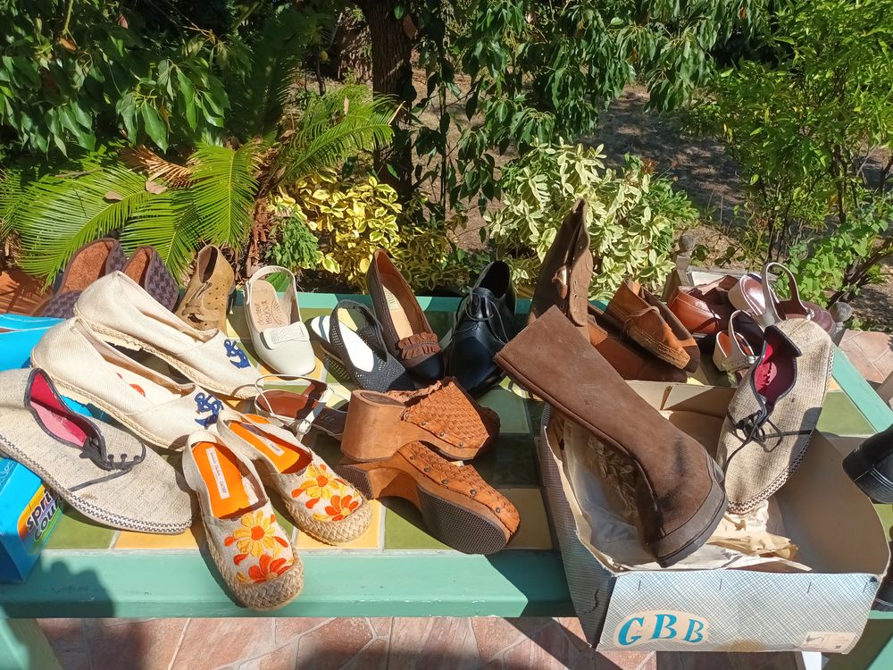 Lots de chaussures vintage ann&eacute;es 1970 Chaussures