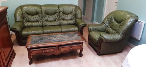 Banquette et un fauteuil en cuir pleine fleur  . 0 Thouars (79)