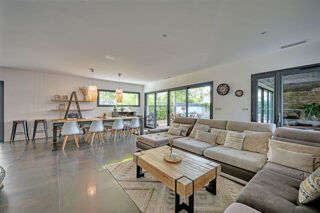  Villa � vendre 9 pi�ces 220 m�