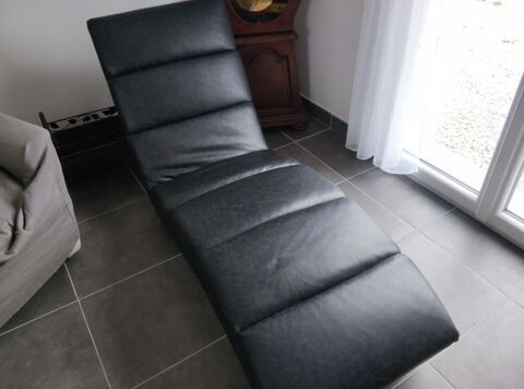 Chaise longue de salon 
Couleur noir 50 Colombier-Fontaine (25)
