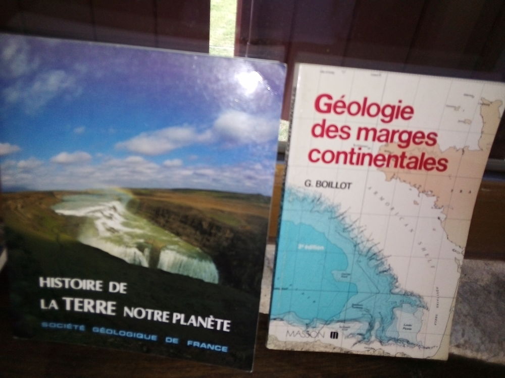 divers livres scientifiques chimie , physique , geologie ... Livres et BD